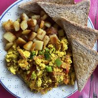 Scrambled tofu & toast  at Mamalicious in Hamburg