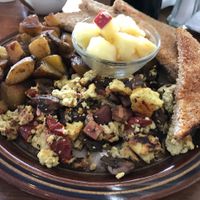 Tofu scramble with vegan bacon, mushrooms and sun-dried tomatoes  at Mamalicious in Hamburg