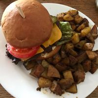 Eggplant burger and homefries at Mamalicious in Hamburg
