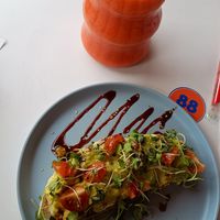 Tostada de queso vegana y un jugo arcoíris at Curioso Cafe in Medellin