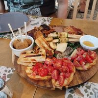 Tagliere misto che abbiamo condiviso at Vegetal Food by Grace in Antwerpen