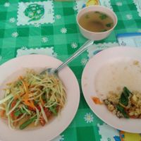 som tum thai and fried rice come with a complementary soup at Jay 99 - Youta in Chiang Rai