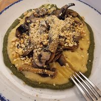 Sautierte Pilze at GNOU in Athens