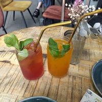 Eistee und Pfirsichlimonade at Coffee Brew Düsseldorf CAFÉ & BAR in Dusseldorf