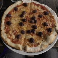 Black olives margarita pizza at Iron Side Pittzza in Miami