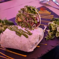 Wrap Yupi con picada Beyond at Cantina 33 - Food Market - Brunch in Madrid