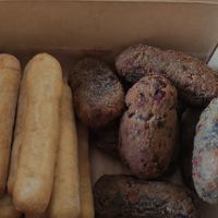 Tequeños y croquetas de champiñones at Goggy Vegetarian in Mostoles
