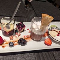 Schokoladenmousse mit Vanilleeis, Sahne, Küchlein at Petersilchen in Xanten