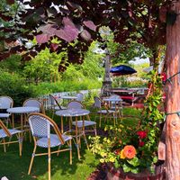 Outdoor seating area  at La Vie Vegan in Saint Charles