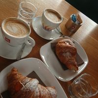 Brioches e cappuccio veg at Caffè De Min in Rovereto