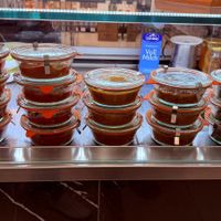 Vorgekochtes Essen in winzigen Gläschen at Taste in Merano