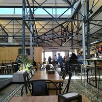 Sala central para comer y reunirse at Mercado de Abastos in Tomelloso