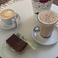 Chai latte, oatmeal cappuccino and snicker cookie at KLUTS in Utrecht