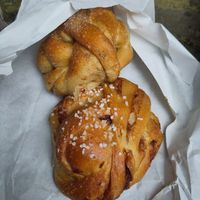 Kardemom & cinnamon rolls 🥰 at KLUTS in Utrecht