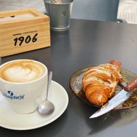 El café con avena me pareció muy rico!   at La Madriguera in Bilbao