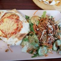 Quchani mit Salat at Kaspar Hauser in Ansbach