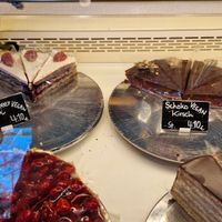 2 vegan cakes in March 2025 at Konditorei Detterbeck in Munich