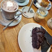 Chocolate cake and hot chocolate with oat milk at Zweite Heimat Dangast in Varel