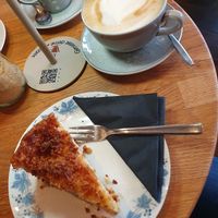 Mandarin-coconut cake and coffee with oat milk at Zweite Heimat Dangast in Varel