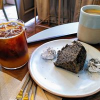 Sunrise Americano + Black sesame cake at L'îlebrairie in Paris
