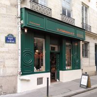 Façade at L'îlebrairie in Paris
