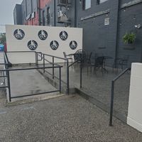 Outdoor sitting at Puddlers Kitchen & Tap in Bridgeport