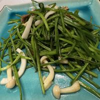 椰絲百菇水蓮根 (水菜ときのこのココナッツ炒め) Stir-fried White Water SnowMakes with Mushrooms and Shredded Coconut. (More than Half eaten in the photo as it wa at Zen Tea Restaurant in Taipei