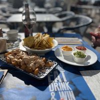 Tapas, poke, sándwiches y wraps veganoos  at El Poke Corner Bar in Roses