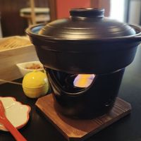 Cocinando tofu a fuego lento at UNO RAMEN - Sanjo in Kyoto