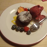 "Schokoladen-Küchlein mit flüßigem Salzkaramellkern
& Kokossorbet" at Alpenrose Bayrischzell in Bayrischzell