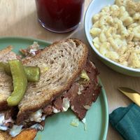 Sándwich Reuben y Mac n cheese   at Huruma in Naucalpan De Juarez