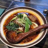 Hot Soup (vegan): Die Schärfe kommt vom Chili-Öl, damit ist die Suppe recht ölig    at Ni'Hao Nudelbar in Cologne