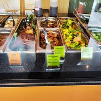 Buffet, green labels for vegan at Papa Oro's in Bremgarten