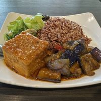 Yummy food, inexpensive and at convenient location .  at e Veg - 益素食 - Sembawang in North Singapore