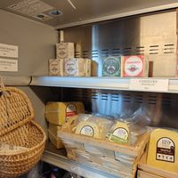 Stort urval veganska ostar at Frosta Deli in Hoeoer