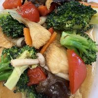 Monkey Head Mushrooms with broccoli, capsicum, carrots and mushrooms    at Kwan Tzi Zhai Vegetarian Cuisine 觀自齋 - Geylang in Central Singapore