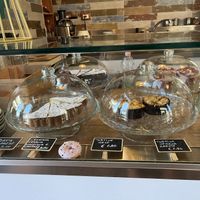 Crostata vegana al lampone, nocciole e sambuco, tortina vegana carote e altre opzioni vegane  at MokaMilk  in Rome