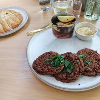 Vegan main: beetroot patties, extra side dish: pita at Taverna Delphi in Landshut