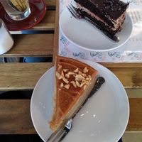 Ginger tea, chocolate mousse and banana peanut at Smells Good Café in Essen