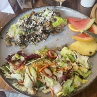 Toast mit Avocado und 🍄   at Brunch Spot in Weissenburg In Bayern