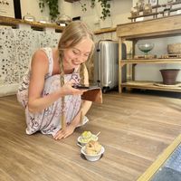 No tables so we made do either the floor 🤭  at lentulus in Mallorca