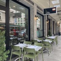 Exterior seating at Fouad le Snack in Geneva