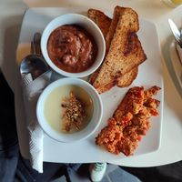 Ideal lugar para desayunar!, distintas fuentes de proteína vegetal y se pueden comprar productos veganos 🤗 at Artesano in Guatemala City