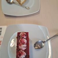 Carrot cake and strawberry tiramisù at Delicious Raw by Gabriela Oltean in Brasov