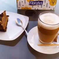 Tarta de chocolate y café con bebida de soja. at Delicious Raw by Gabriela Oltean in Brasov
