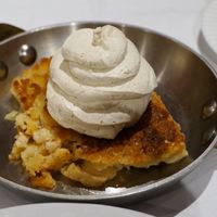 Apple Crumble at Daimant Saint-Honoré in Paris