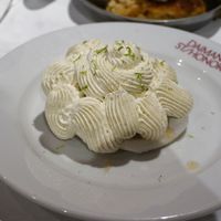 Pear Pavlova at Daimant Saint-Honoré in Paris
