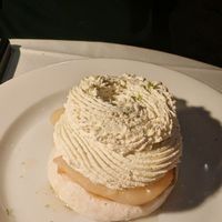 PEAR PAVLOVA

MERINGUE, WHIPPED CREAM, PEAR-VANILLA CONFIT, VERBENA-INFUSED PEAR. at Daimant Saint-Honoré in Paris