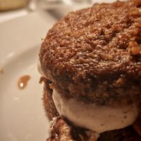 CLARA LUCIANI x DAIMANT : LE SUCCÈS CLARA

Walnut moelleux with roasted nuts, WALNUT mousseline cream, AND molten CENTER.

Profits entirely donated to the Maison des Femmes Ma at Daimant Saint-Honoré in Paris