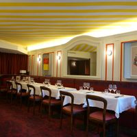 Eat-in space (upstairs) at Daimant Saint-Honoré in Paris